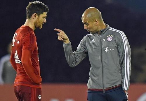 东奥引导员吃瓜