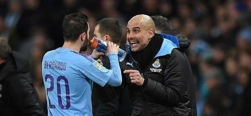 东奥引导员吃瓜