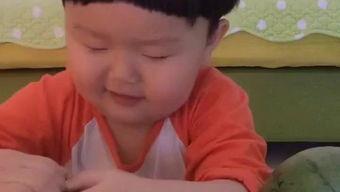 小孩吃瓜可爱瞬间,捕捉孩子吃瓜的可爱瞬间