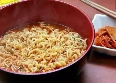 阿瓜吃泡面,一场味蕾的盛宴