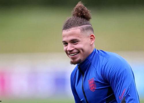 瓜迪奥拉吃后腰,重塑球队攻防新格局